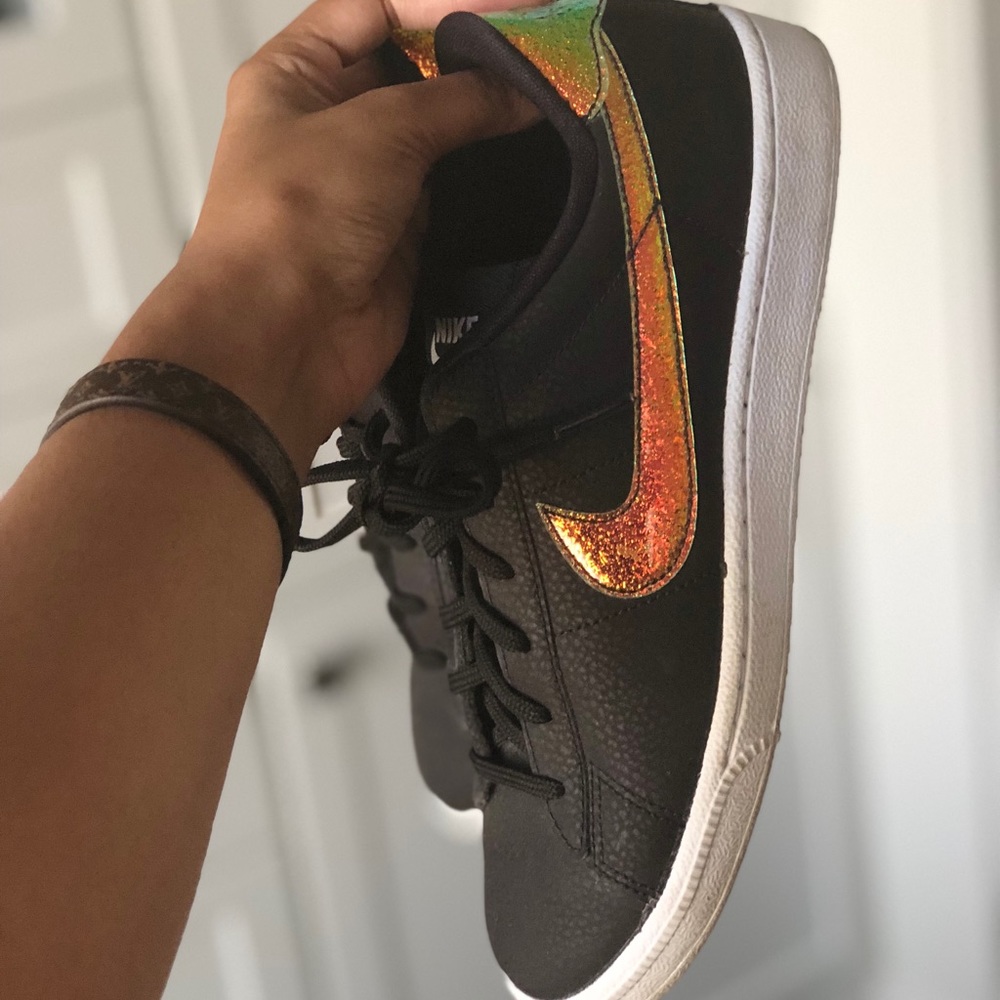 NIKE HOLOGRAPHIC SNEAKER
